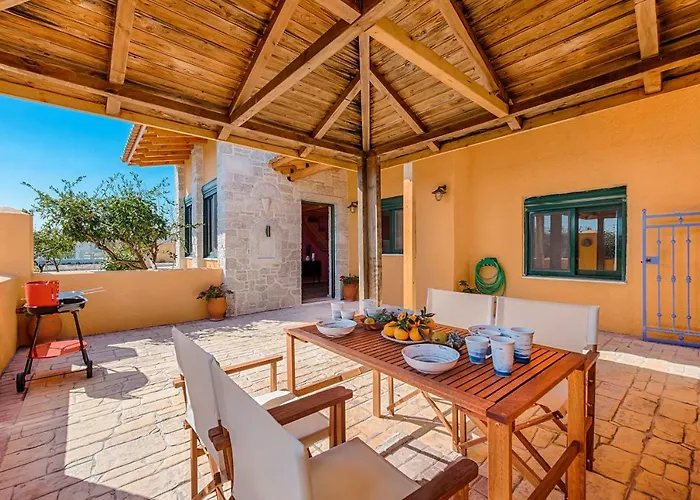 Eleftherias Garden House בית נופש